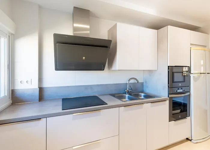 Апартаменты La Carihuela Beachfront Ii - Comfort, Style & Sea Views Торремолинос