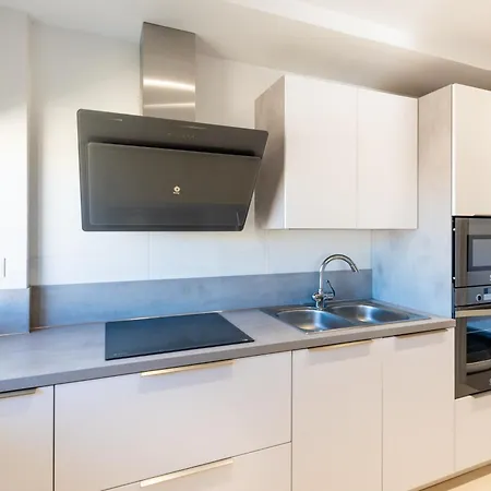 Apartment La Carihuela Beachfront Ii - Comfort, Style & Sea Views Torremolinos